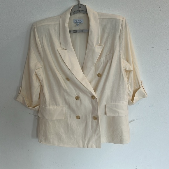 Sofia Vergsrs Women’s Double Vested Cream Blazer
NWOT- never been worn
Size XL - Picture 5 of 8
